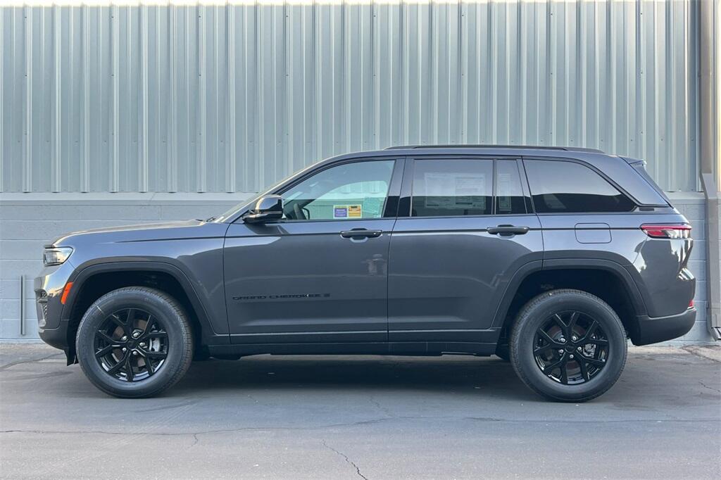 new 2025 Jeep Grand Cherokee car, priced at $38,235