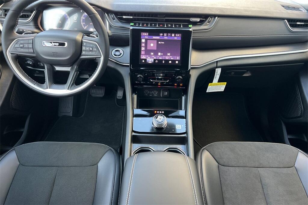 new 2025 Jeep Grand Cherokee car, priced at $38,235