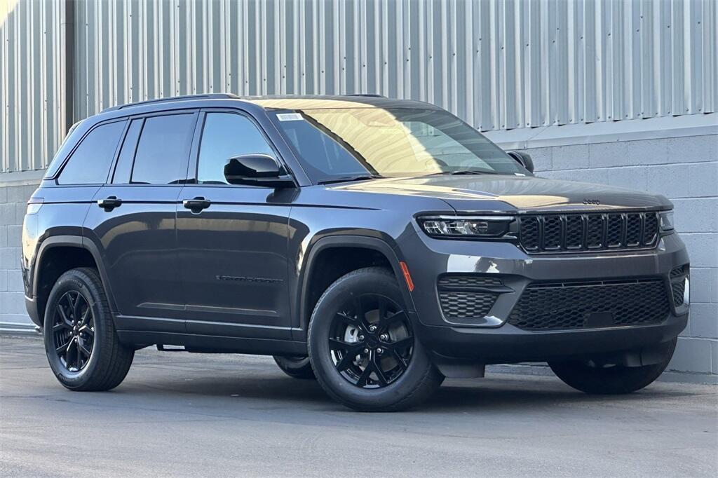new 2025 Jeep Grand Cherokee car, priced at $38,235