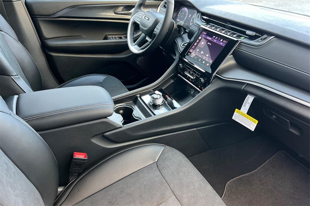 new 2025 Jeep Grand Cherokee car, priced at $38,235