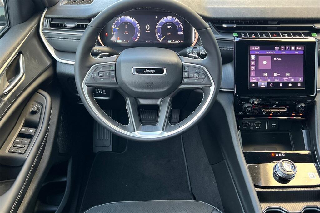 new 2025 Jeep Grand Cherokee car, priced at $38,235