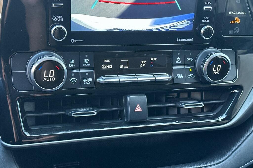 used 2022 Toyota Highlander car, priced at $29,995