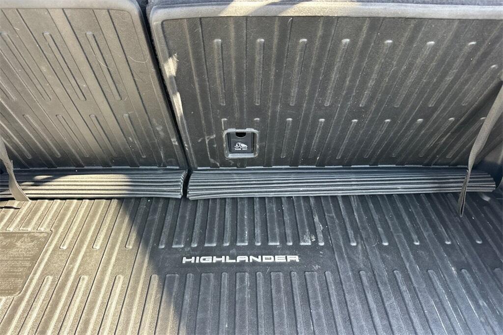 used 2022 Toyota Highlander car, priced at $29,995