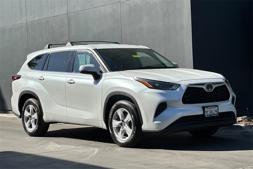 used 2022 Toyota Highlander car, priced at $29,995