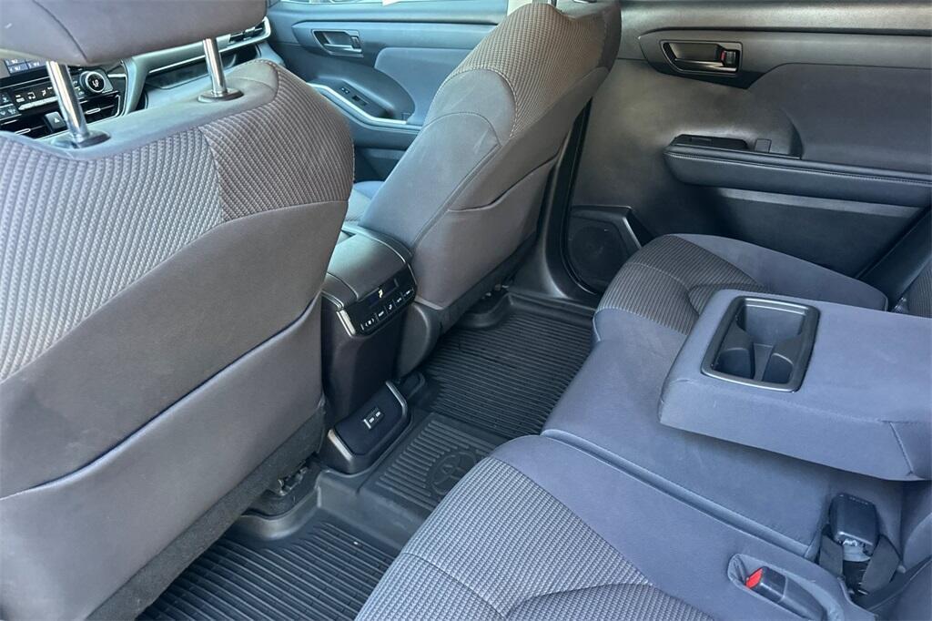 used 2022 Toyota Highlander car, priced at $29,995
