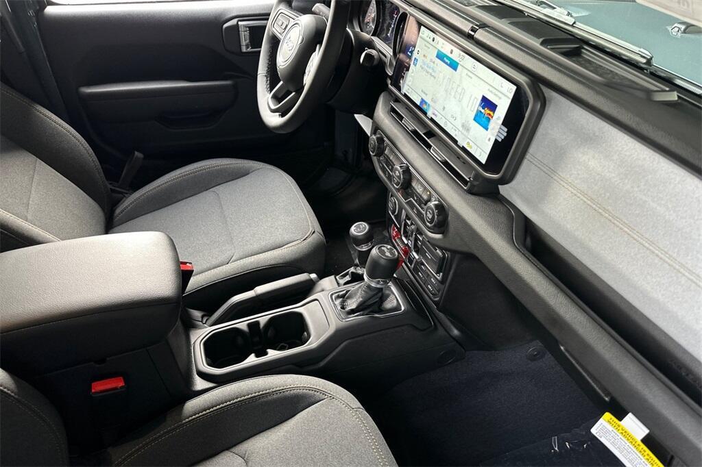 new 2025 Jeep Wrangler car, priced at $47,075