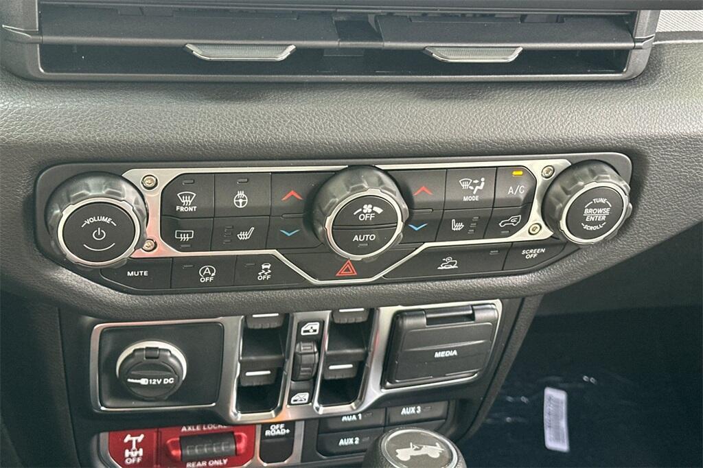 new 2025 Jeep Wrangler car, priced at $47,075