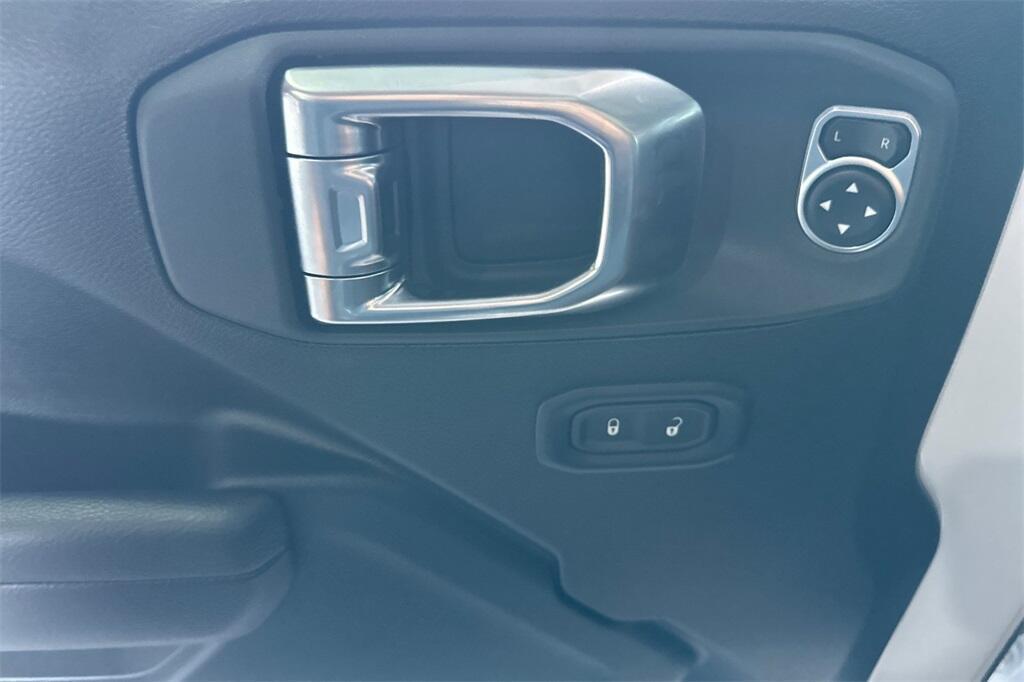 new 2025 Jeep Wrangler car, priced at $48,175