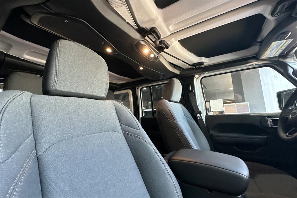 new 2025 Jeep Wrangler car, priced at $48,175