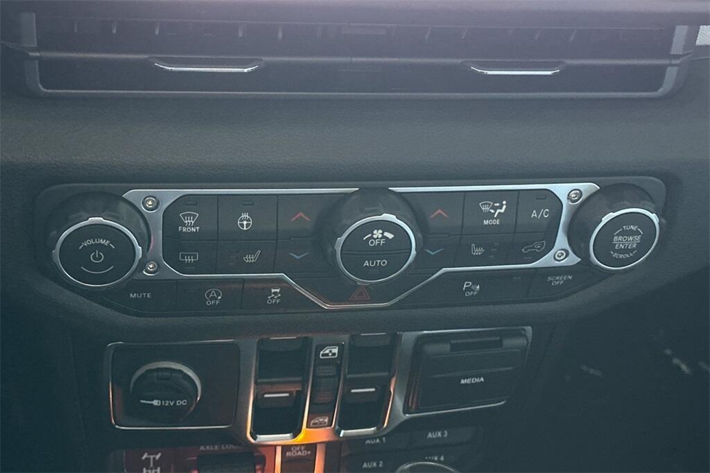 new 2025 Jeep Wrangler car, priced at $48,175