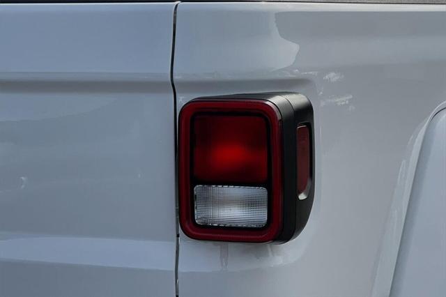 new 2025 Jeep Gladiator car, priced at $39,330