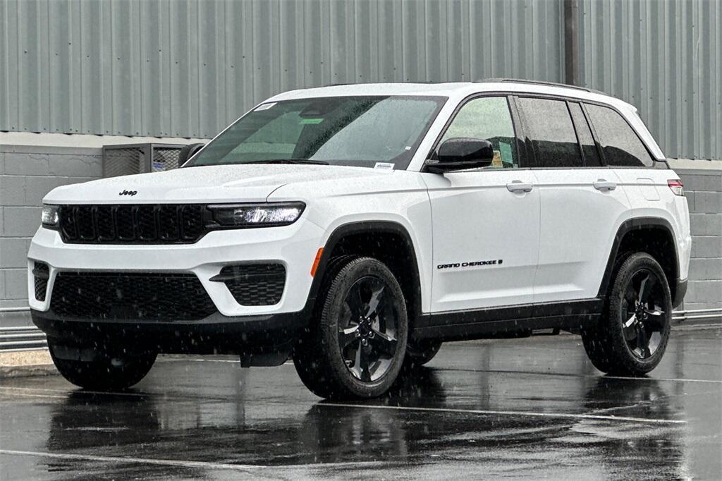 new 2025 Jeep Grand Cherokee car, priced at $41,375