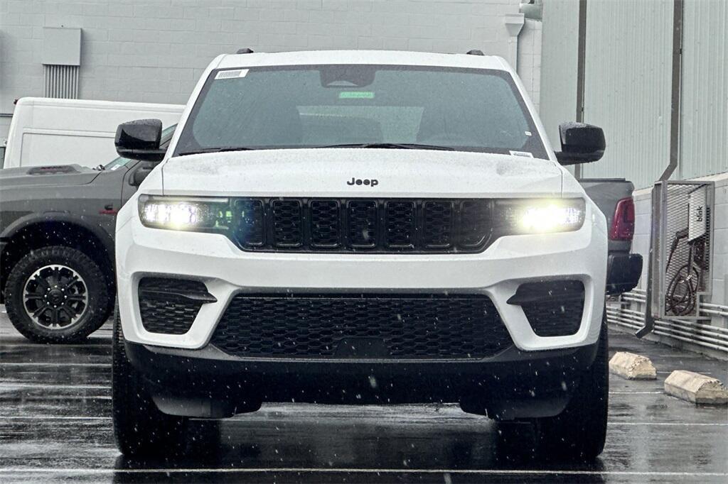 new 2025 Jeep Grand Cherokee car, priced at $41,375