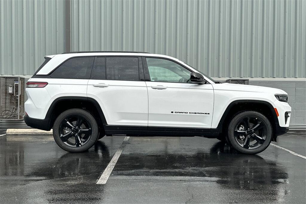 new 2025 Jeep Grand Cherokee car, priced at $41,375