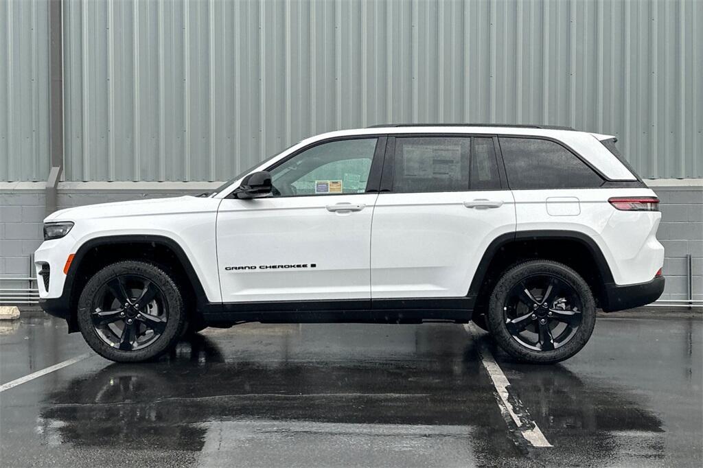 new 2025 Jeep Grand Cherokee car, priced at $41,375