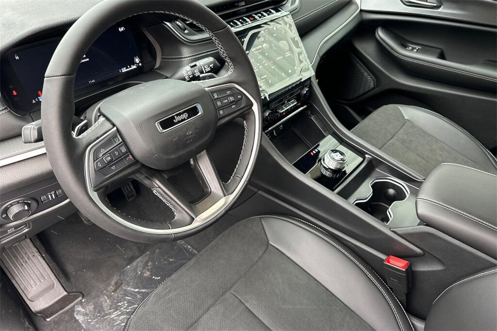 new 2025 Jeep Grand Cherokee car, priced at $41,375
