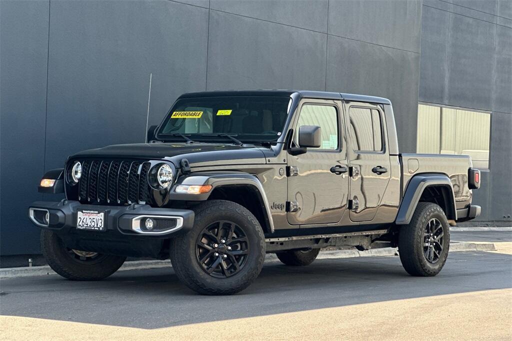 used 2023 Jeep Gladiator car, priced at $33,452