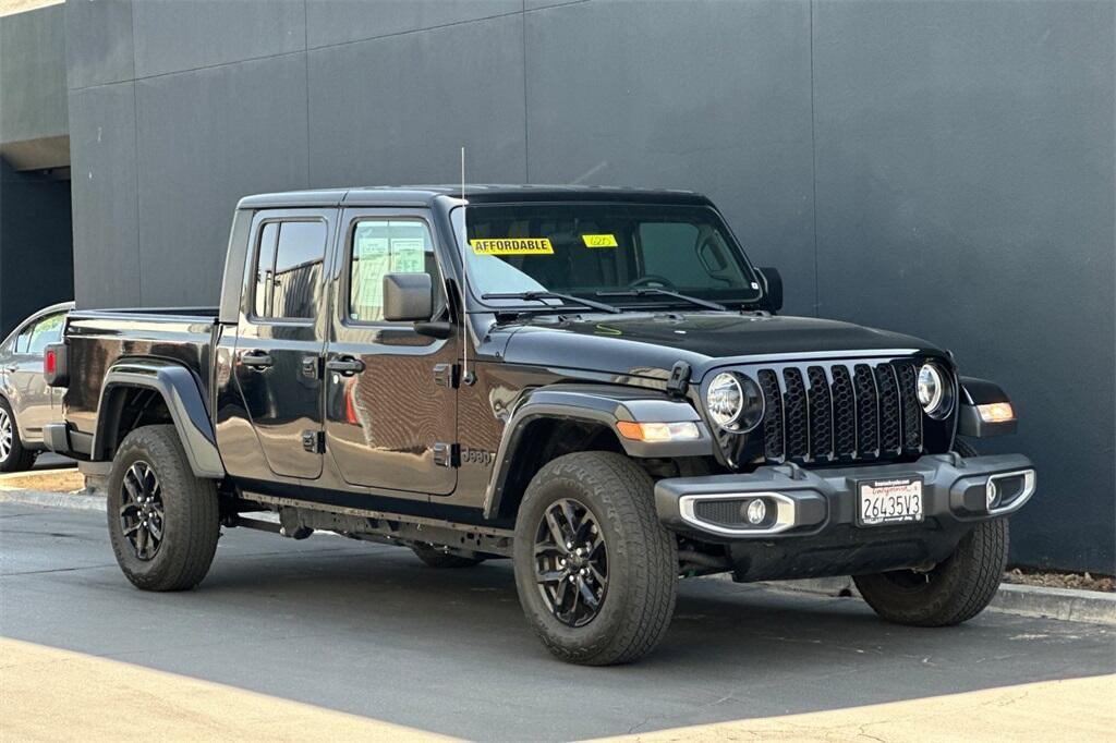 used 2023 Jeep Gladiator car, priced at $33,452