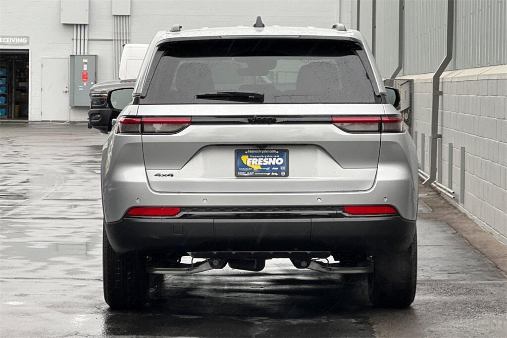 new 2025 Jeep Grand Cherokee car, priced at $38,235