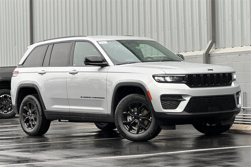 new 2025 Jeep Grand Cherokee car, priced at $38,235