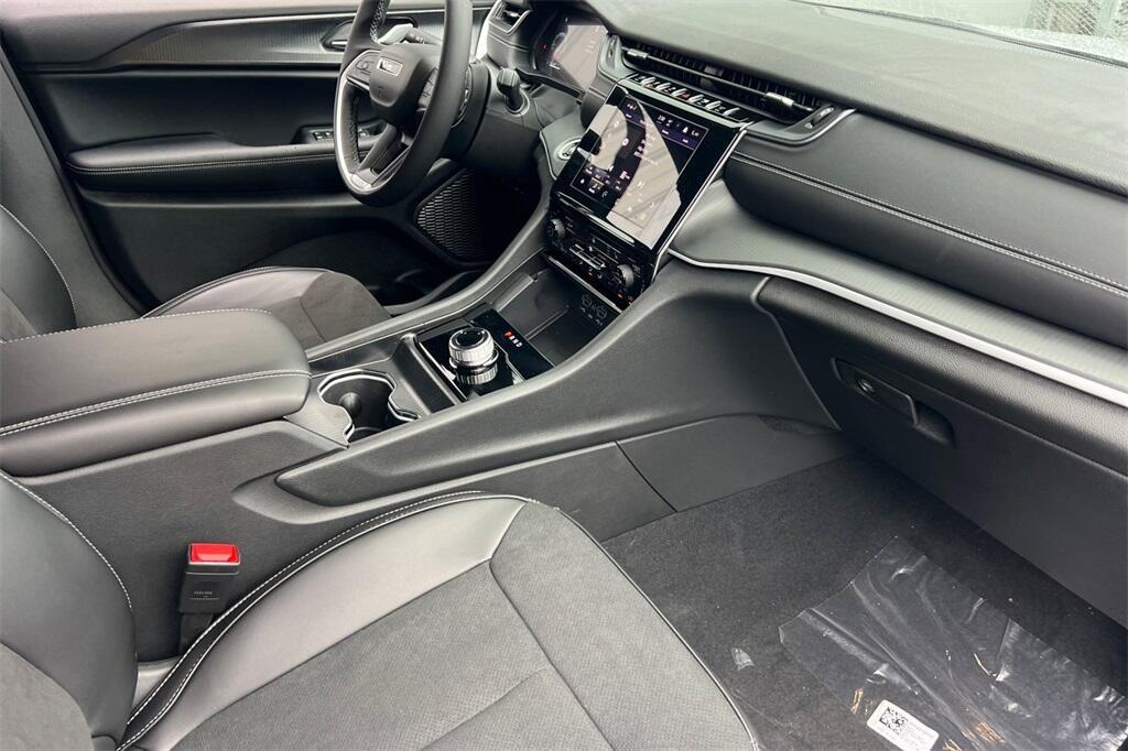 new 2025 Jeep Grand Cherokee car, priced at $38,235