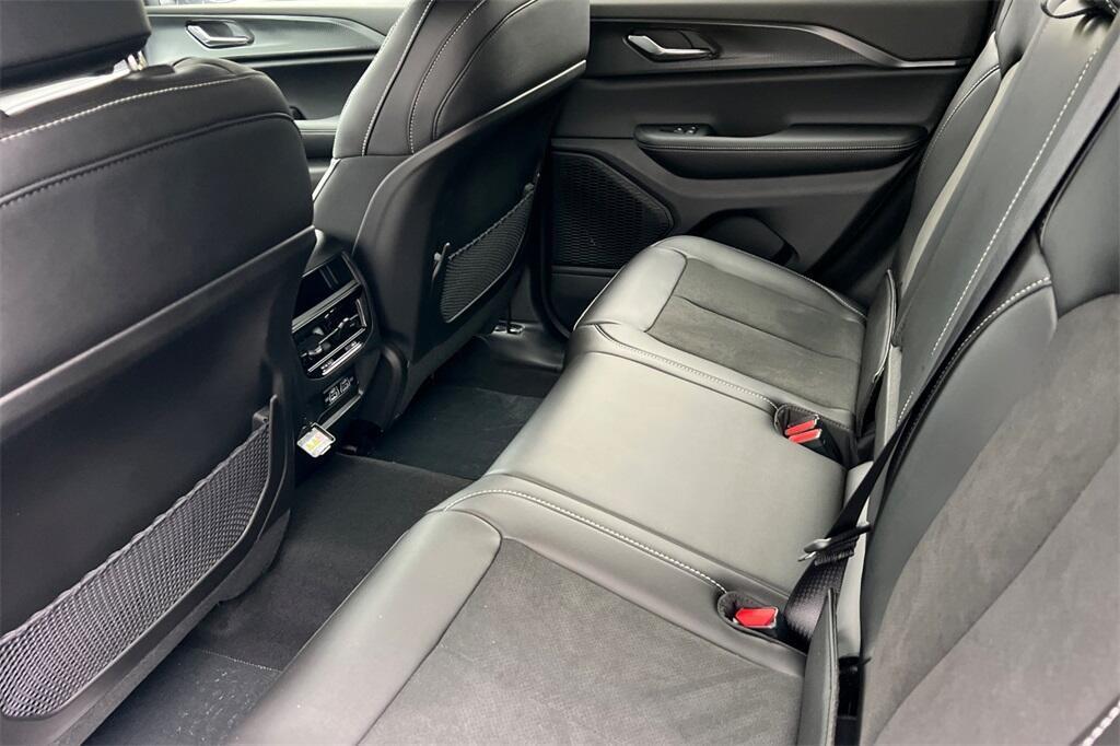 new 2025 Jeep Grand Cherokee car, priced at $38,235