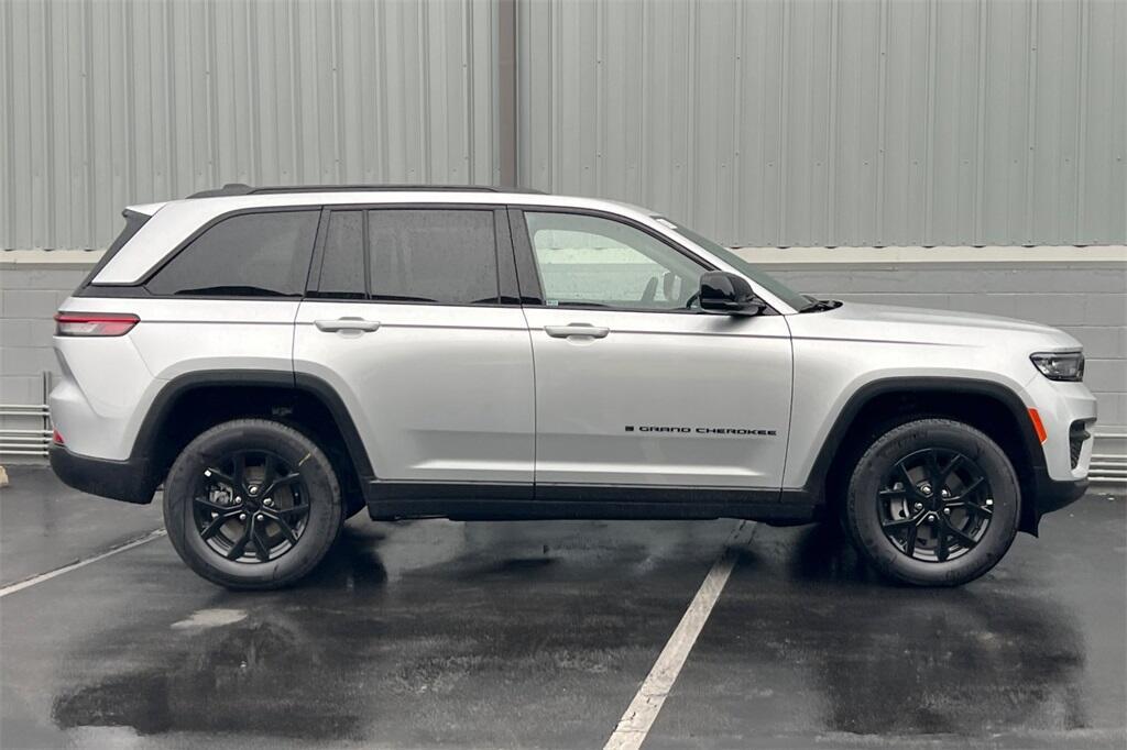 new 2025 Jeep Grand Cherokee car, priced at $38,235