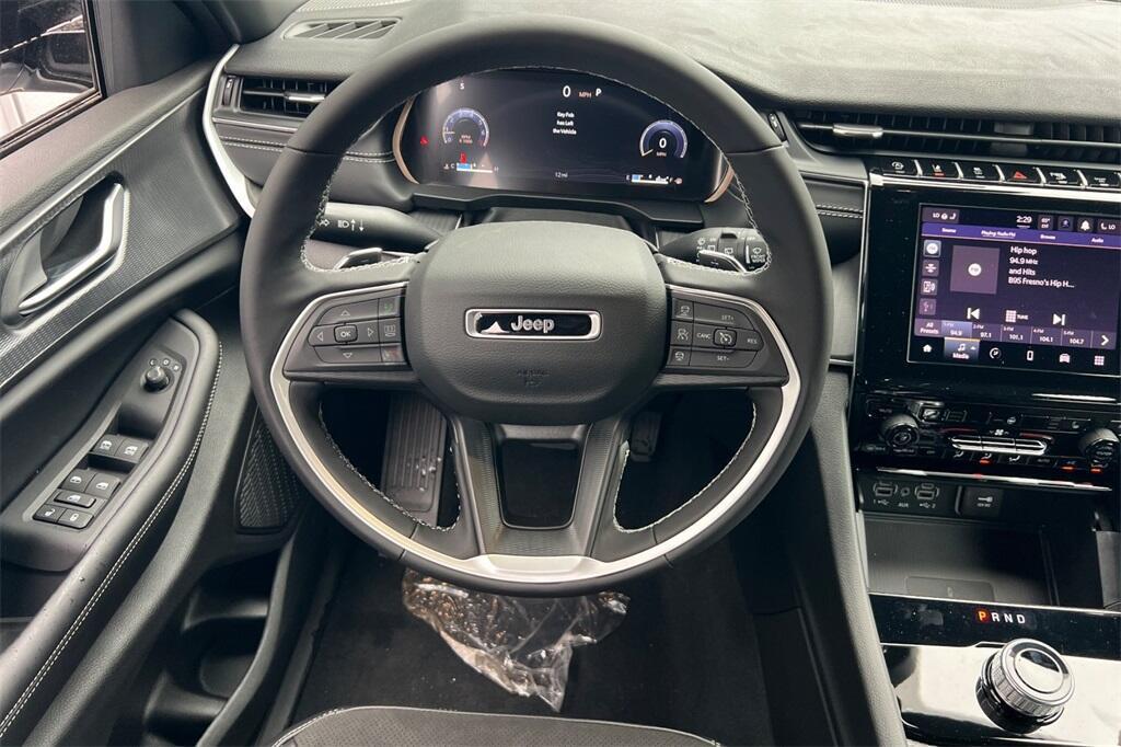 new 2025 Jeep Grand Cherokee car, priced at $38,235