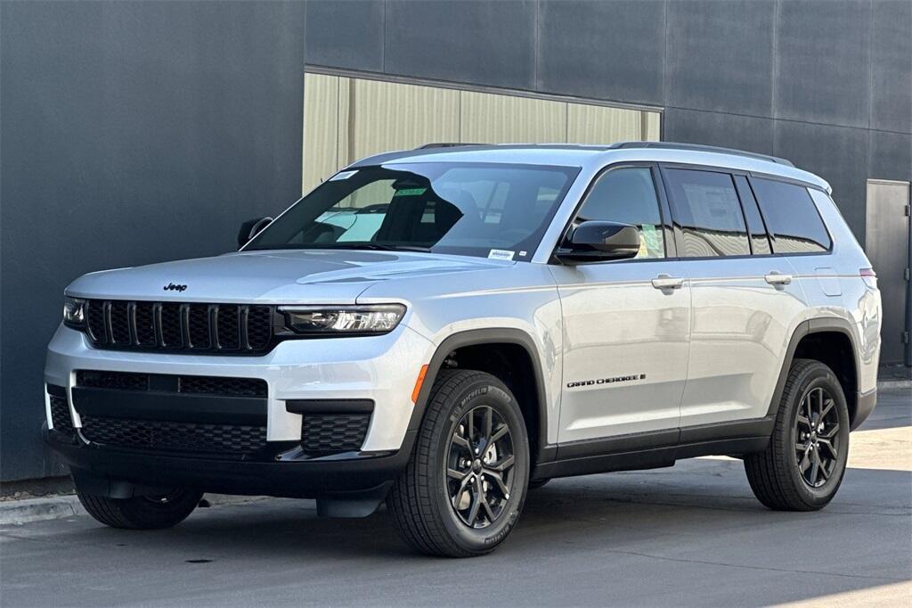 new 2025 Jeep Grand Cherokee L car, priced at $41,330