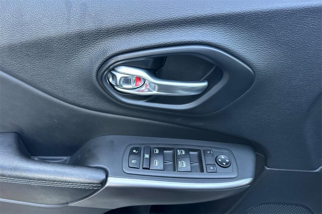 used 2022 Jeep Cherokee car, priced at $25,180
