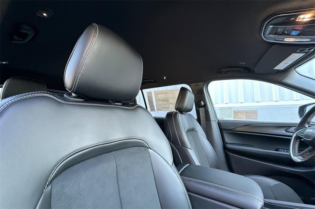 new 2025 Jeep Grand Cherokee L car, priced at $40,975