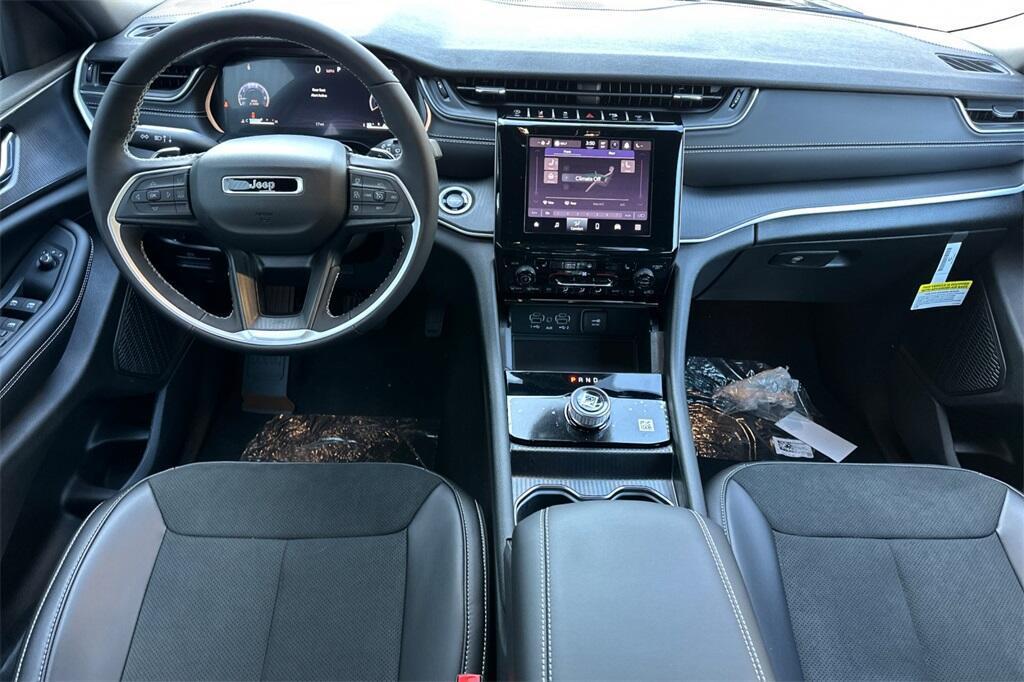 new 2025 Jeep Grand Cherokee L car, priced at $40,975