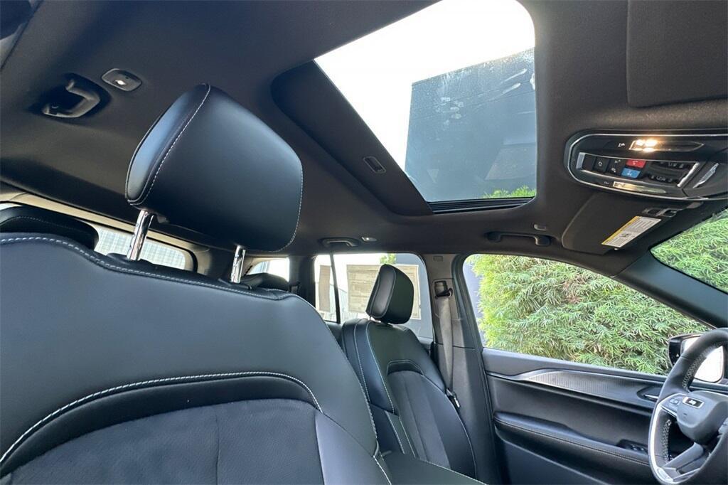 new 2025 Jeep Grand Cherokee car, priced at $39,196