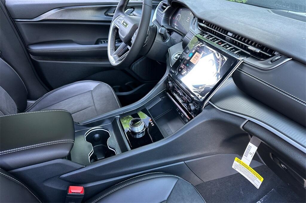 new 2025 Jeep Grand Cherokee car, priced at $39,196