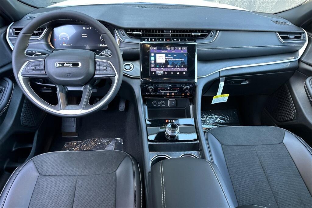 new 2025 Jeep Grand Cherokee car, priced at $39,196