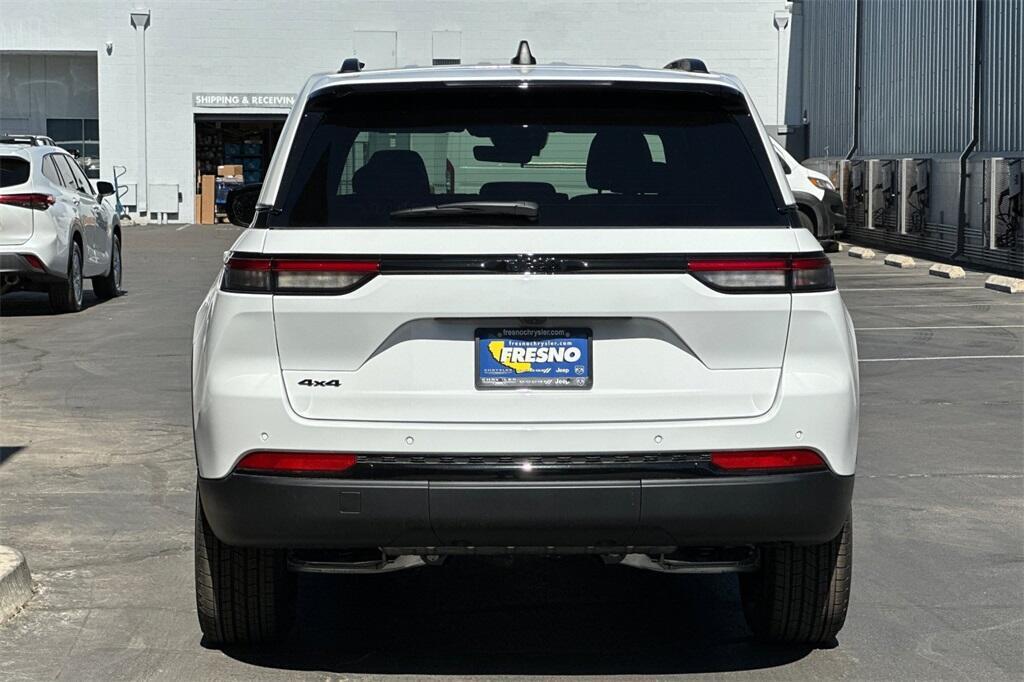new 2025 Jeep Grand Cherokee car, priced at $39,196
