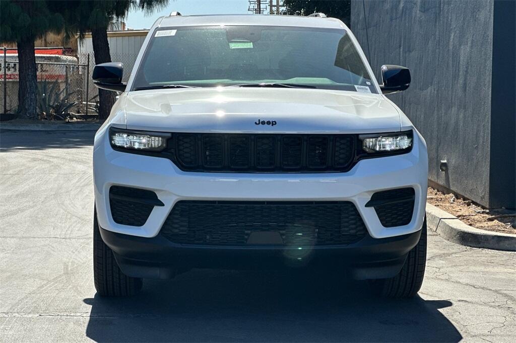 new 2025 Jeep Grand Cherokee car, priced at $39,196