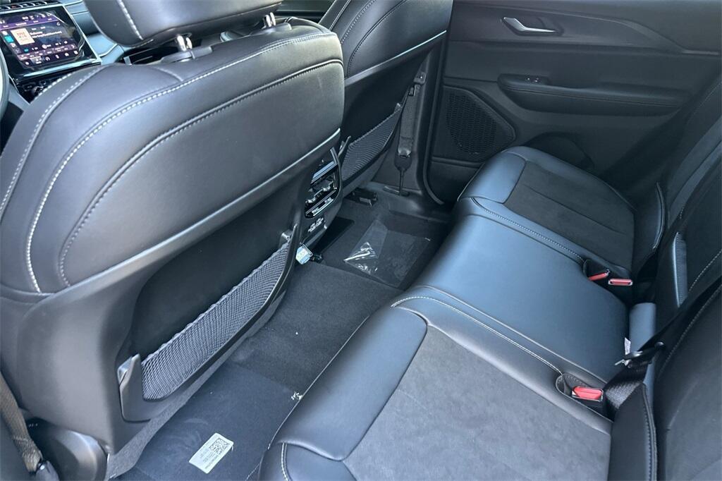 new 2025 Jeep Grand Cherokee car, priced at $39,196