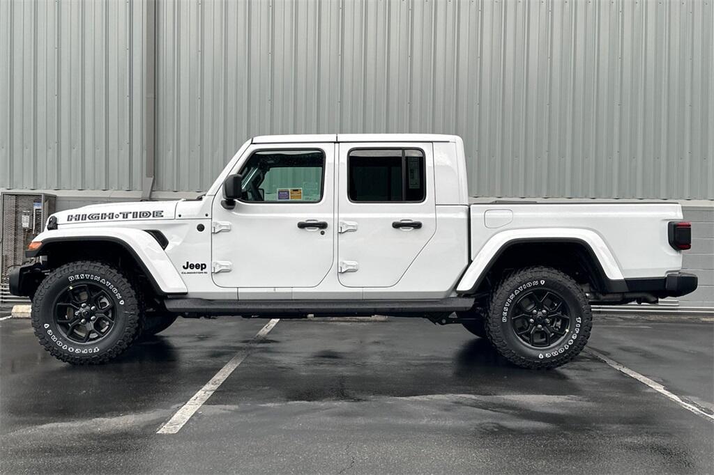 new 2025 Jeep Gladiator car, priced at $44,325