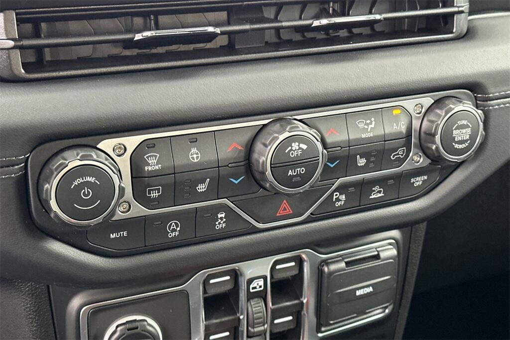 new 2025 Jeep Gladiator car, priced at $44,325