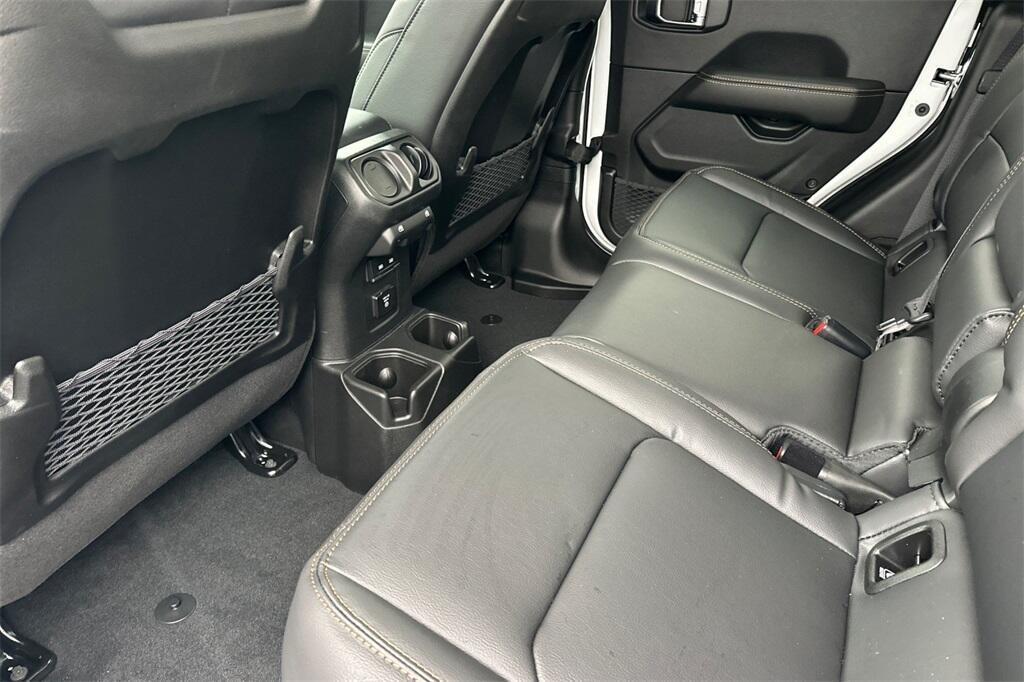 new 2025 Jeep Gladiator car, priced at $44,325