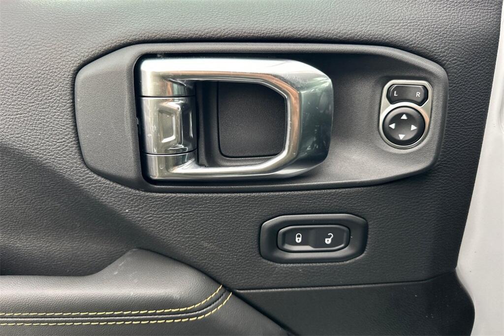 new 2025 Jeep Gladiator car, priced at $44,325