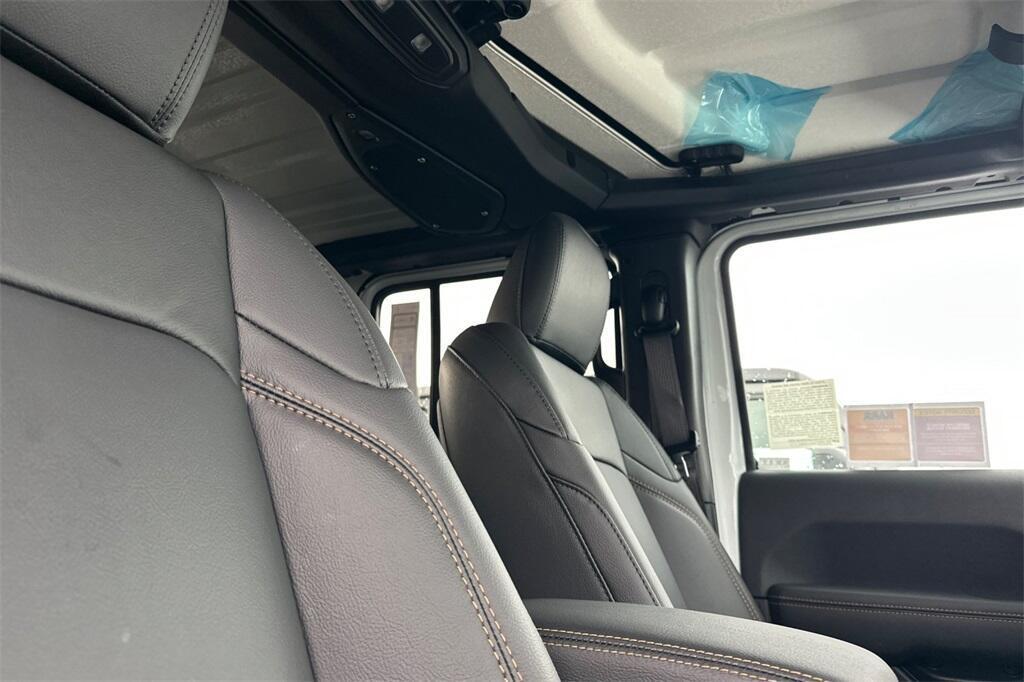 new 2025 Jeep Gladiator car, priced at $44,325