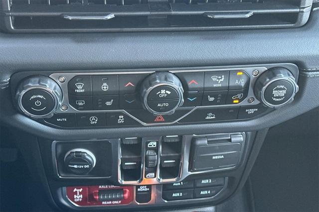new 2025 Jeep Gladiator car, priced at $54,404