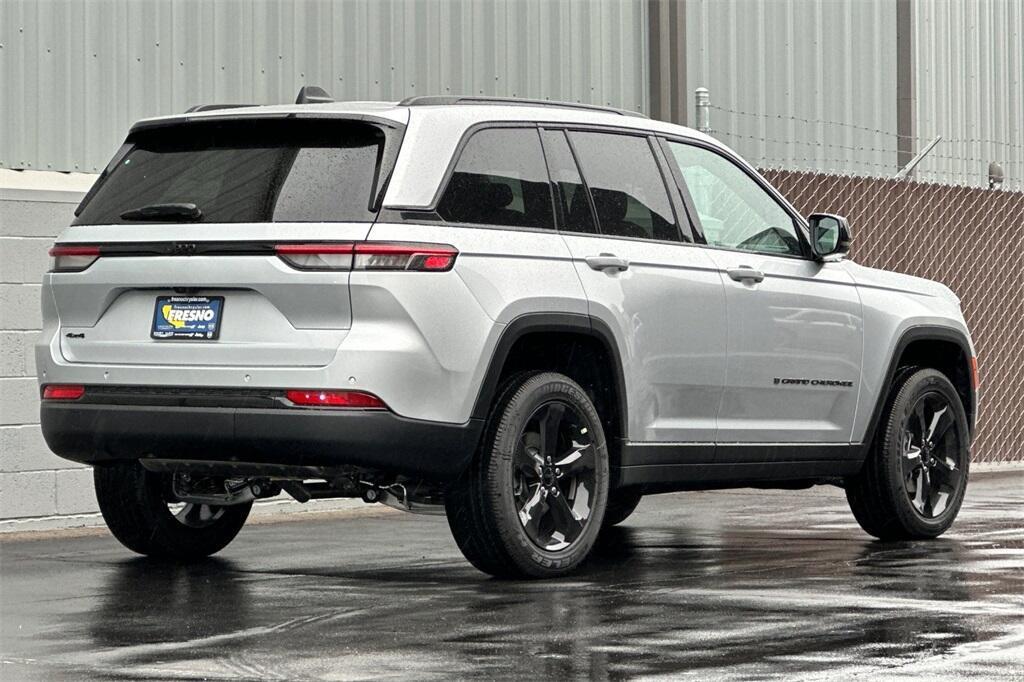 new 2025 Jeep Grand Cherokee car, priced at $40,975