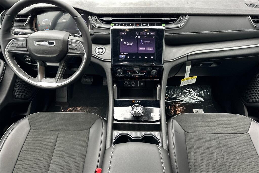 new 2025 Jeep Grand Cherokee car, priced at $40,975