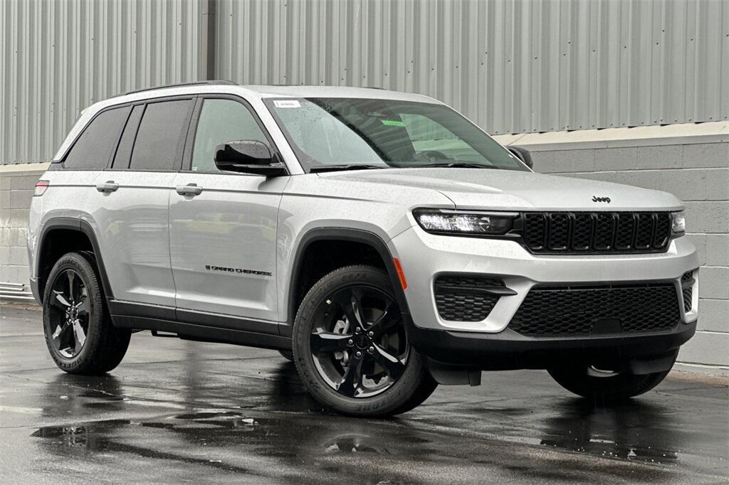 new 2025 Jeep Grand Cherokee car, priced at $40,975