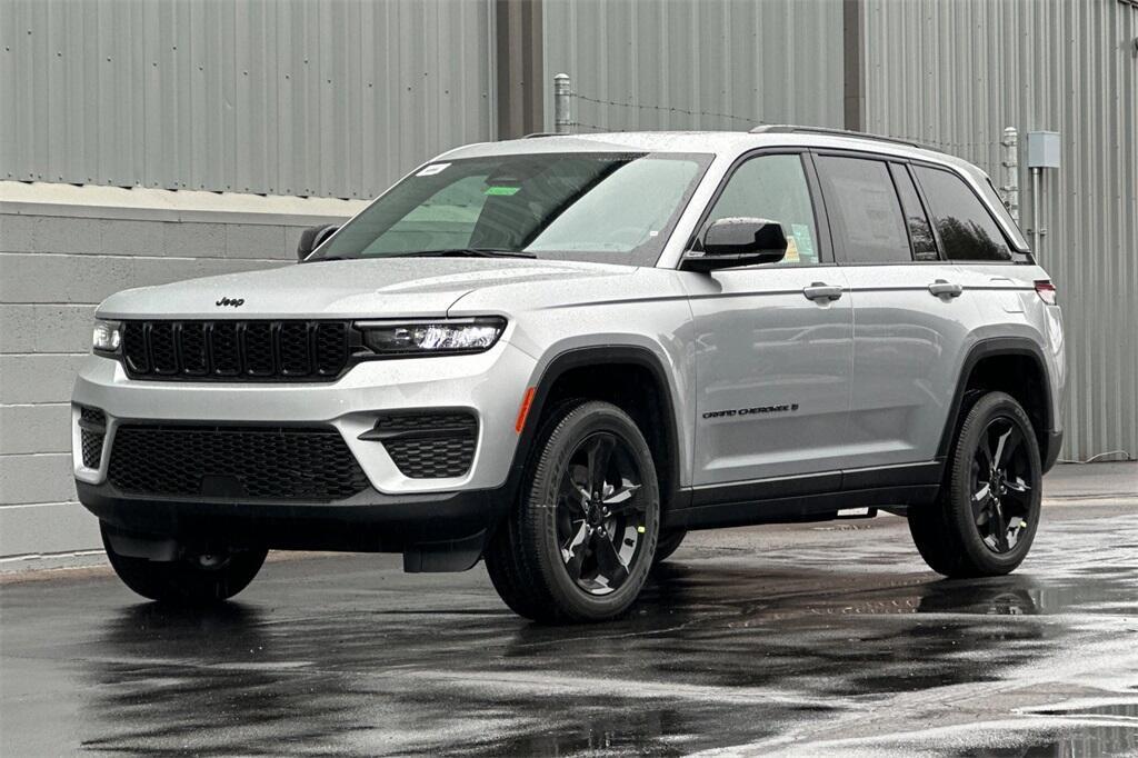 new 2025 Jeep Grand Cherokee car, priced at $40,975