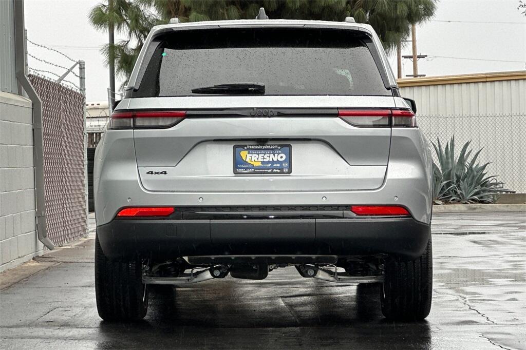 new 2025 Jeep Grand Cherokee car, priced at $40,975