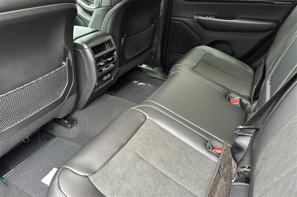 new 2025 Jeep Grand Cherokee car, priced at $40,975